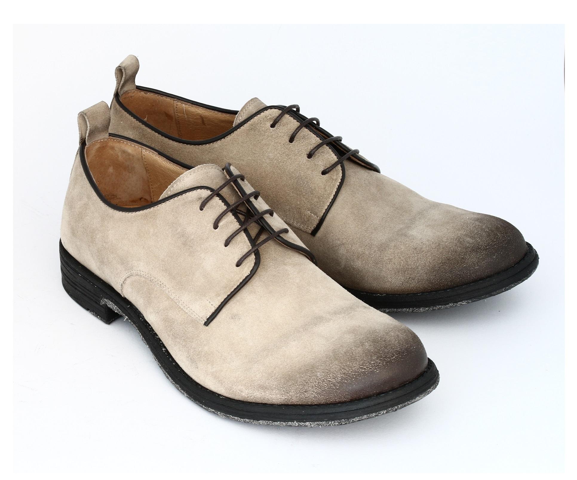 CASUAL SHOE WITH AGED EFFECT