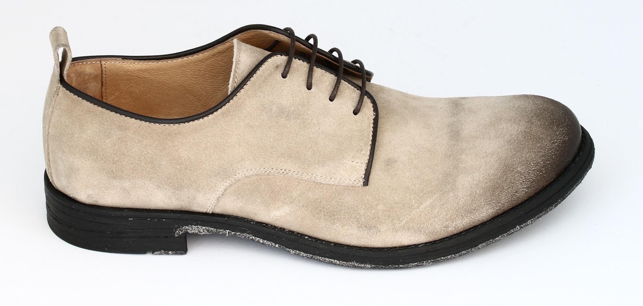 CASUAL SHOE WITH AGED EFFECT